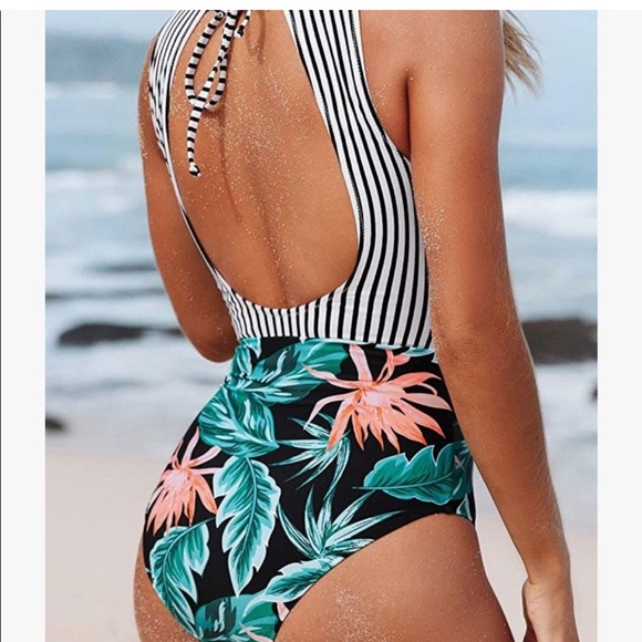 Green Striped And Leafy‎ One-piece Swimsuit Bathing Suit NWT Size XL - Picture 2 of 3